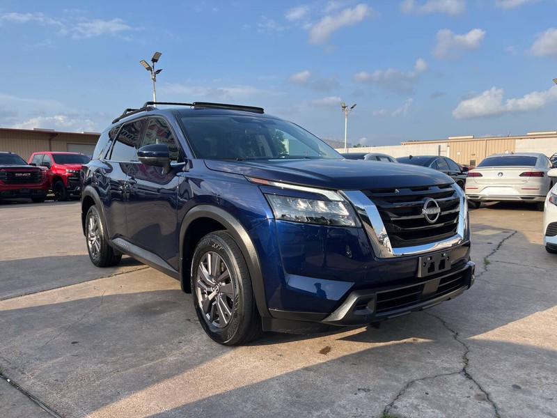 Nissan Pathfinder Vehicle Image 06