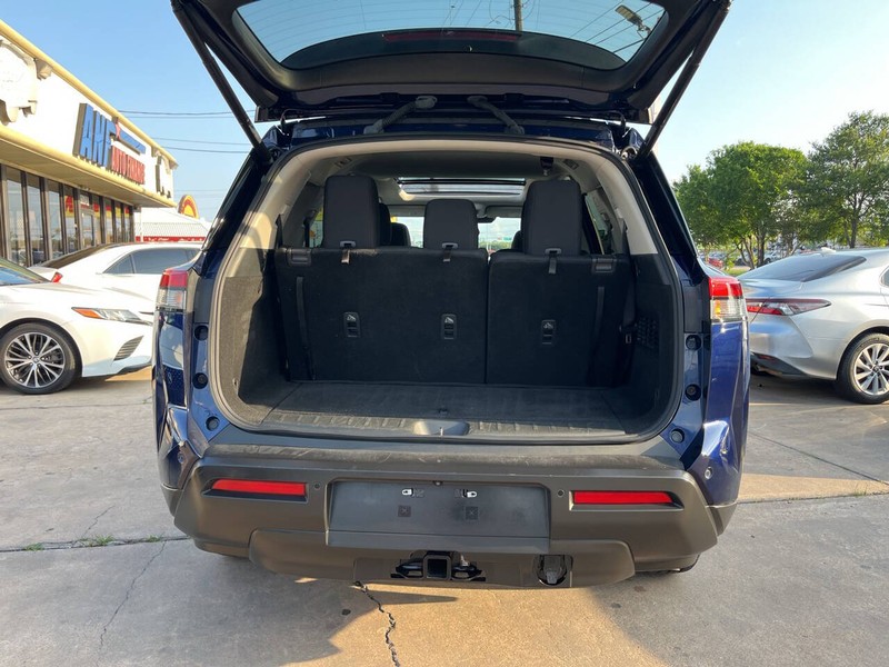 Nissan Pathfinder Vehicle Image 10