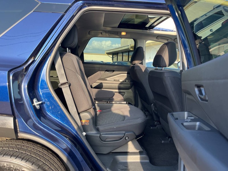 Nissan Pathfinder Vehicle Image 11