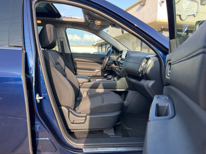 Nissan Pathfinder Vehicle Image 13