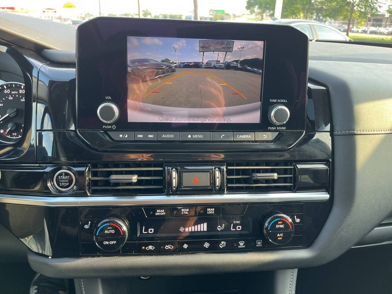 Nissan Pathfinder Vehicle Image 14