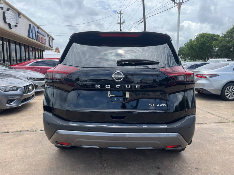 Nissan Rogue Vehicle Image 04