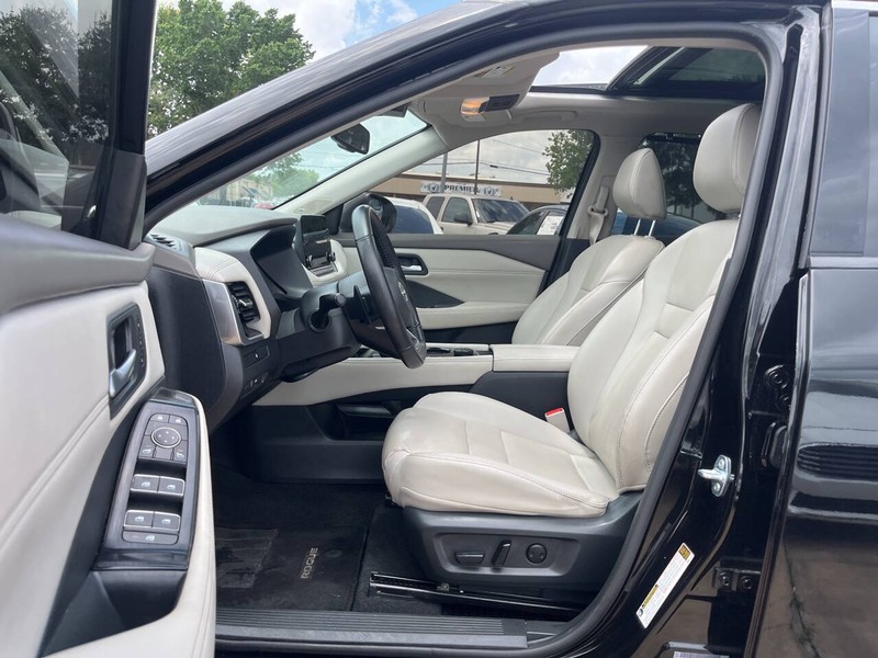 Nissan Rogue Vehicle Image 07