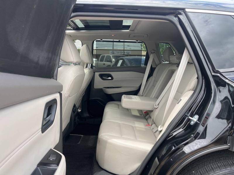 Nissan Rogue Vehicle Image 08