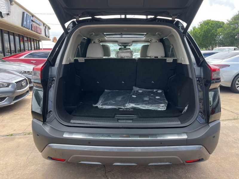 Nissan Rogue Vehicle Image 09