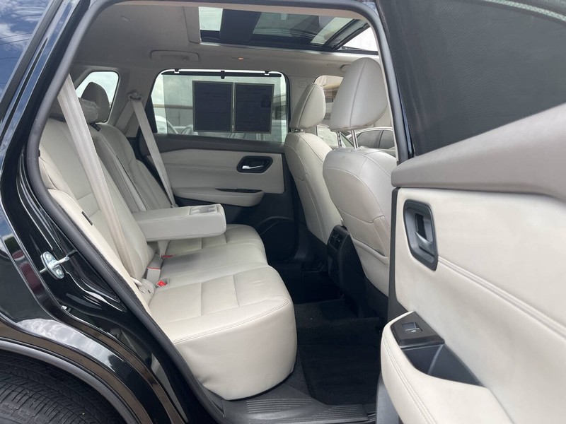 Nissan Rogue Vehicle Image 10