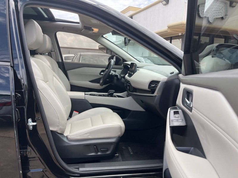 Nissan Rogue Vehicle Image 11