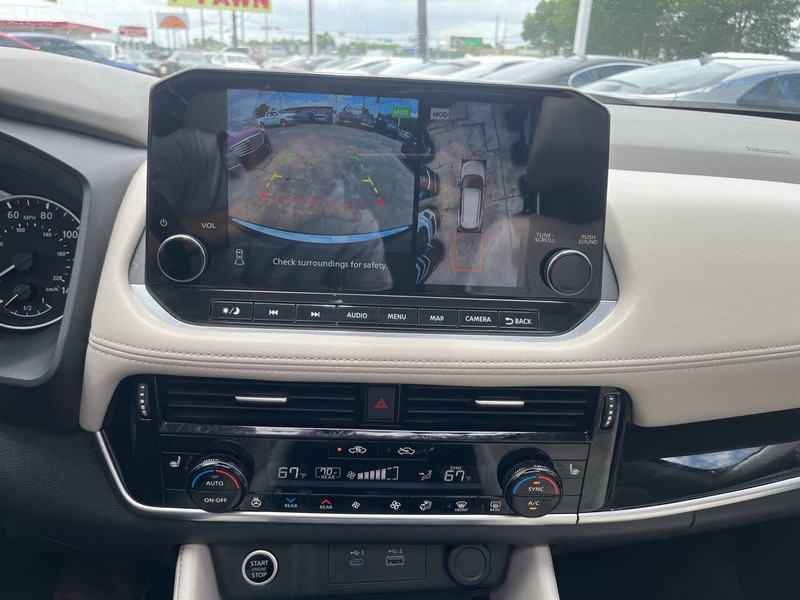 Nissan Rogue Vehicle Image 12