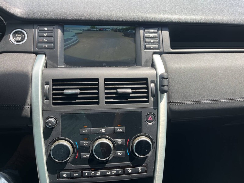 Land Rover Discovery Sport Vehicle Image 13