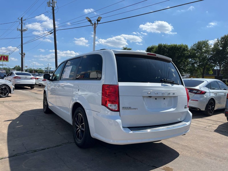 Dodge Grand Caravan Vehicle Image 03