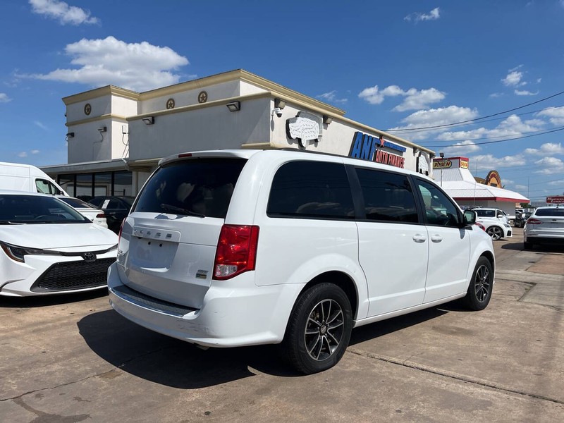 Dodge Grand Caravan Vehicle Image 05