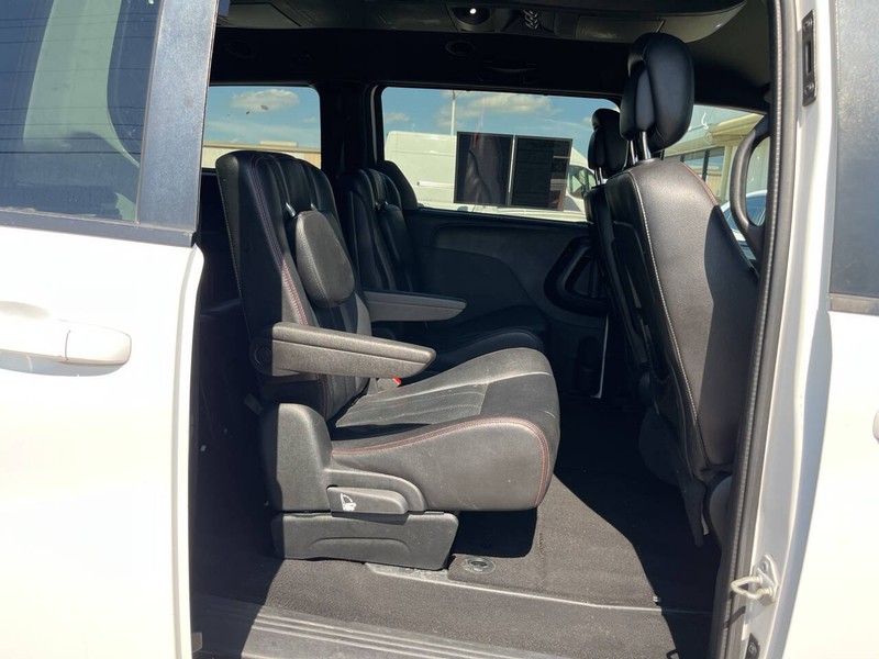 Dodge Grand Caravan Vehicle Image 11