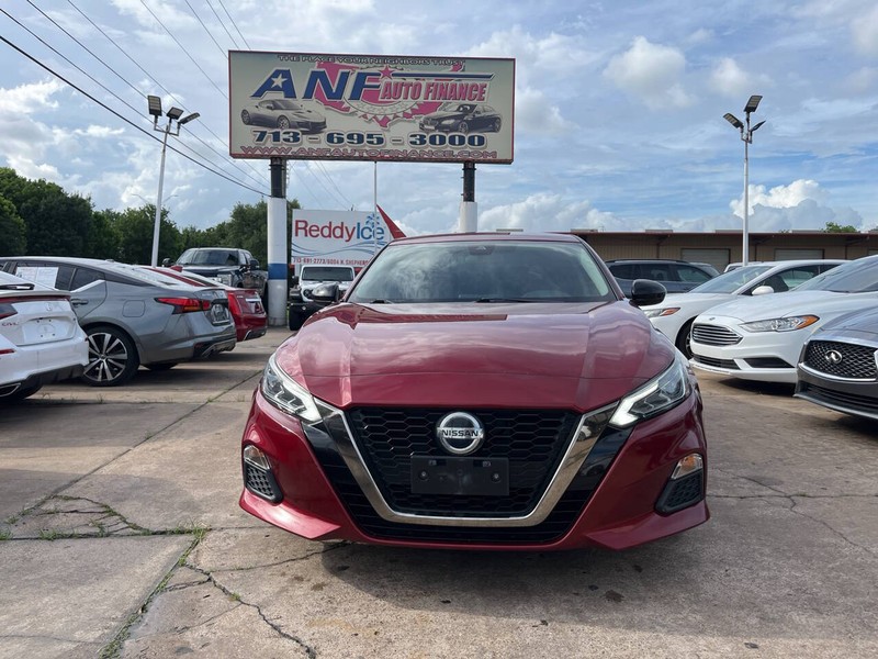 Nissan Altima Vehicle Image 02