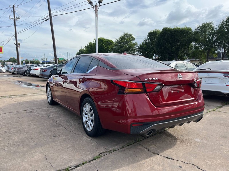 Nissan Altima Vehicle Image 03
