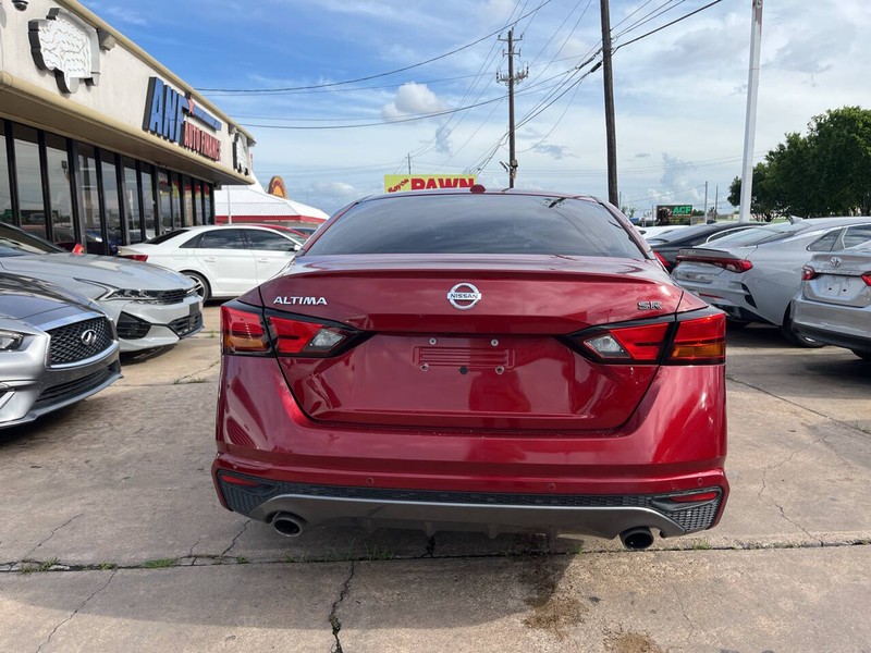 Nissan Altima Vehicle Image 04