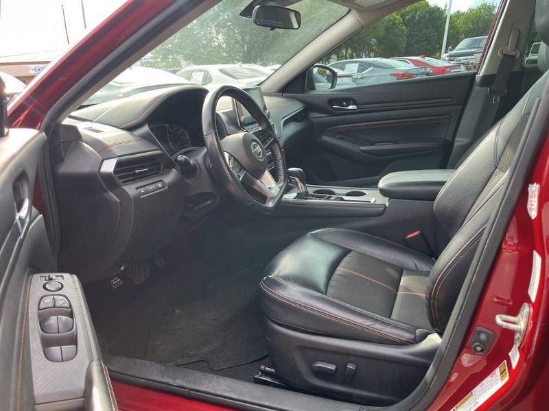 Nissan Altima Vehicle Image 08