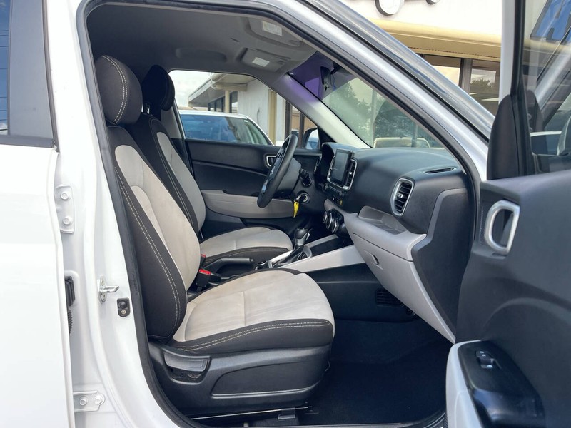 Hyundai Venue Vehicle Image 11