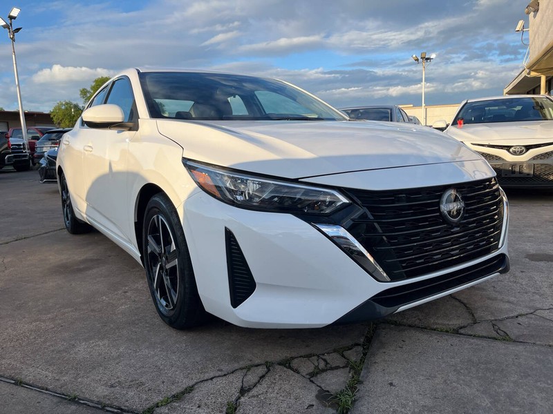 Nissan Sentra Vehicle Image 06