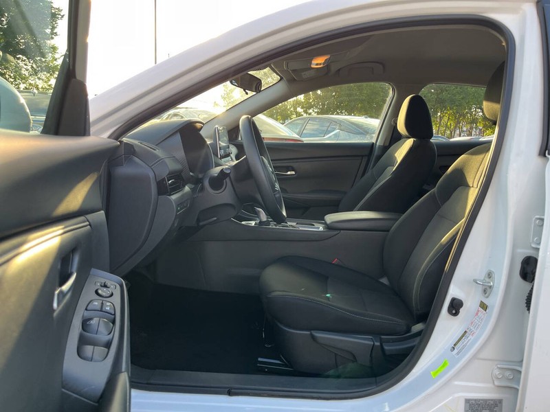 Nissan Sentra Vehicle Image 07