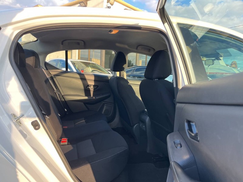Nissan Sentra Vehicle Image 10