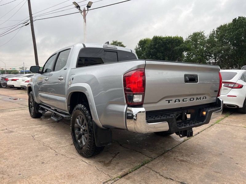 Toyota Tacoma 2WD Vehicle Image 03