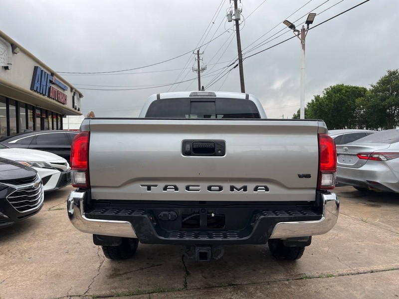 Toyota Tacoma 2WD Vehicle Image 04