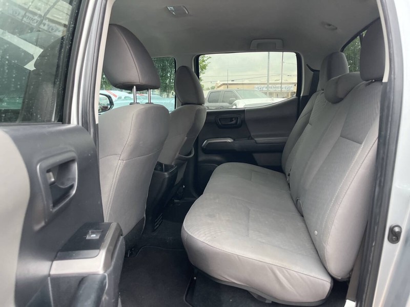 Toyota Tacoma 2WD Vehicle Image 08