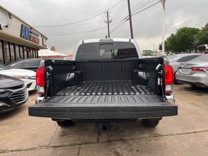 Toyota Tacoma 2WD Vehicle Image 09