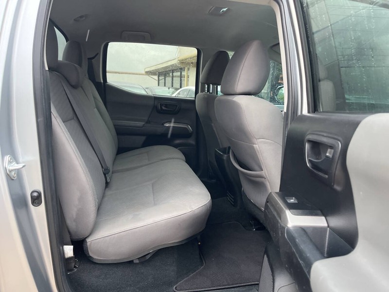 Toyota Tacoma 2WD Vehicle Image 10