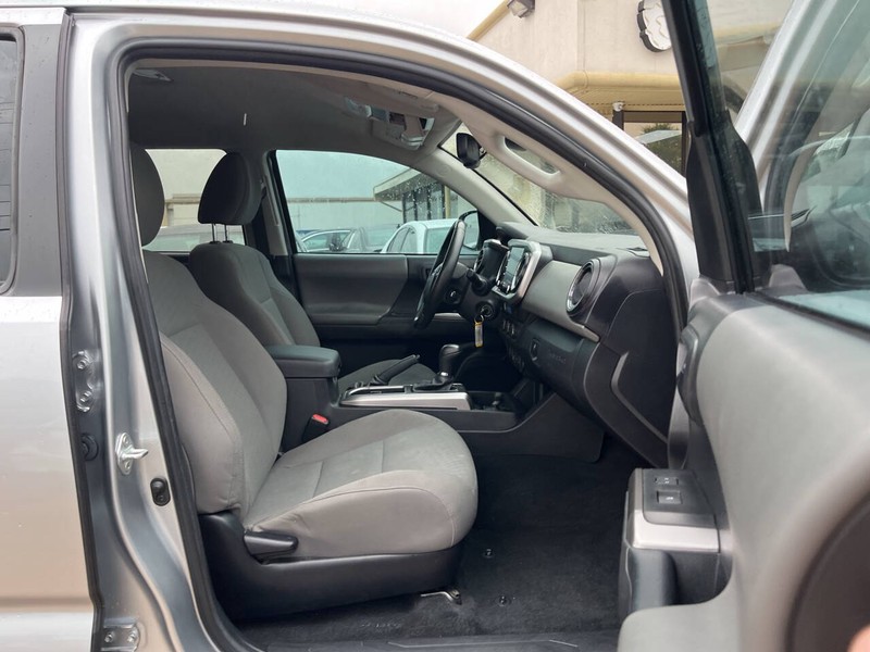Toyota Tacoma 2WD Vehicle Image 11