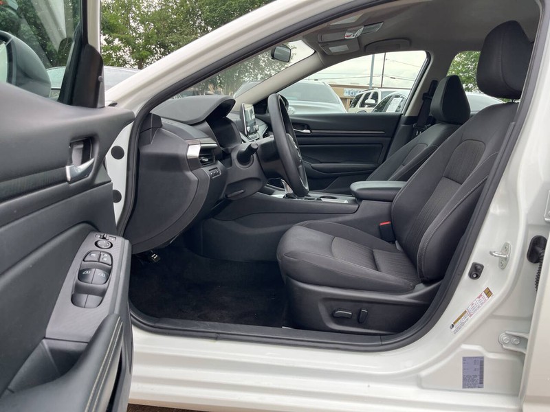 Nissan Altima Vehicle Image 07