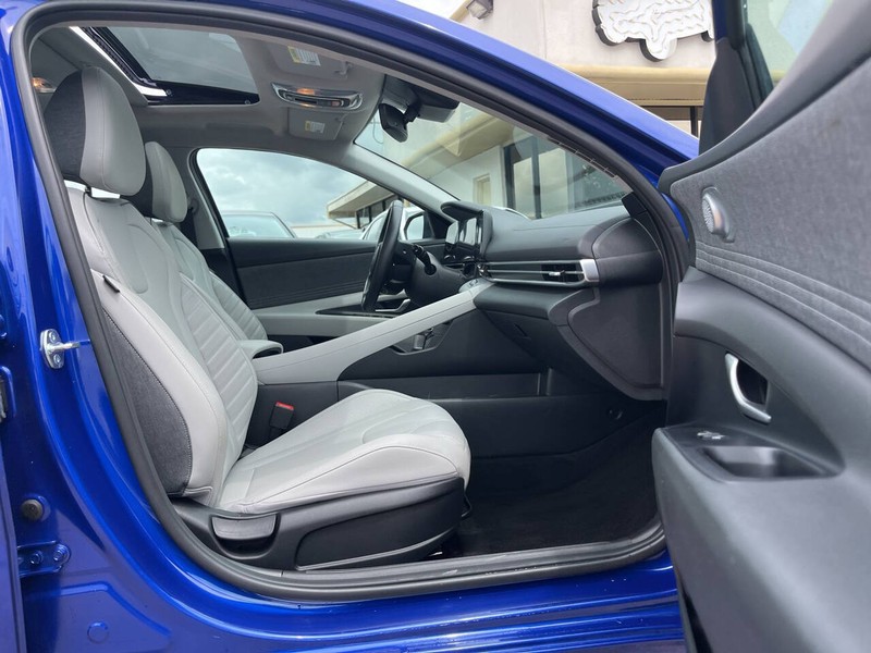 Hyundai Elantra Vehicle Image 14
