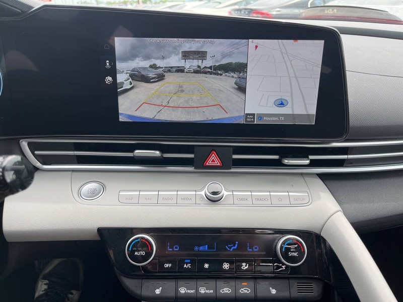 Hyundai Elantra Vehicle Image 16