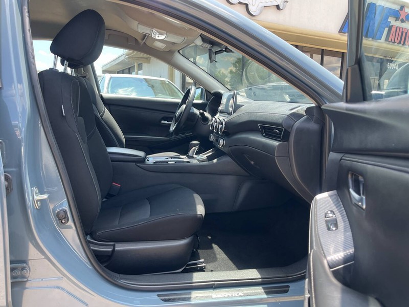 Nissan Sentra Vehicle Image 10