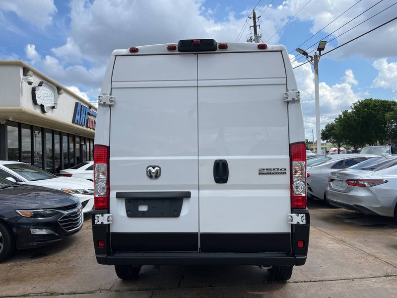 Ram ProMaster Cargo Van Vehicle Image 04