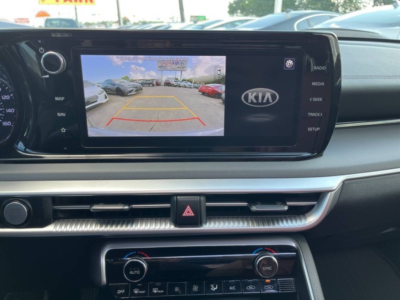 Kia K5 Vehicle Image 12