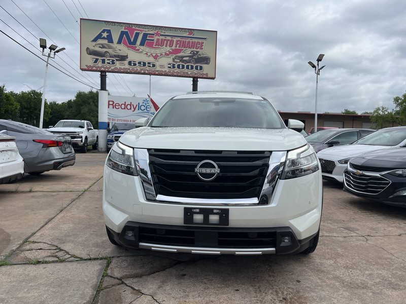 Nissan Pathfinder Vehicle Image 02