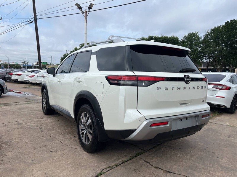 Nissan Pathfinder Vehicle Image 03