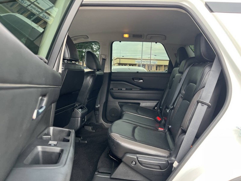 Nissan Pathfinder Vehicle Image 08