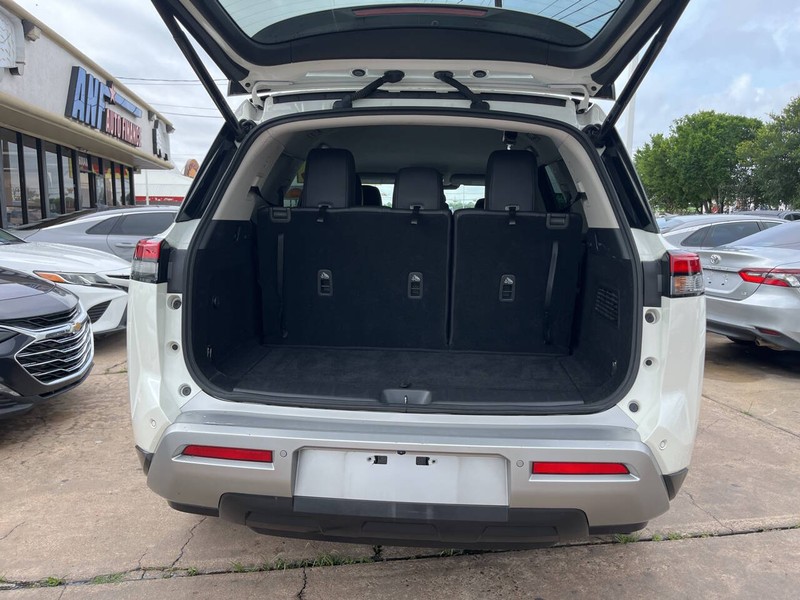 Nissan Pathfinder Vehicle Image 10