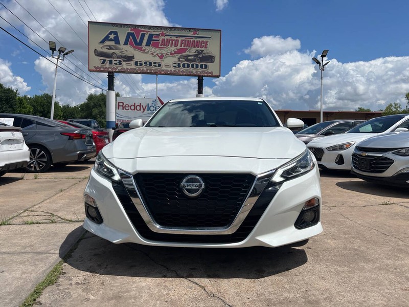 Nissan Altima Vehicle Image 02