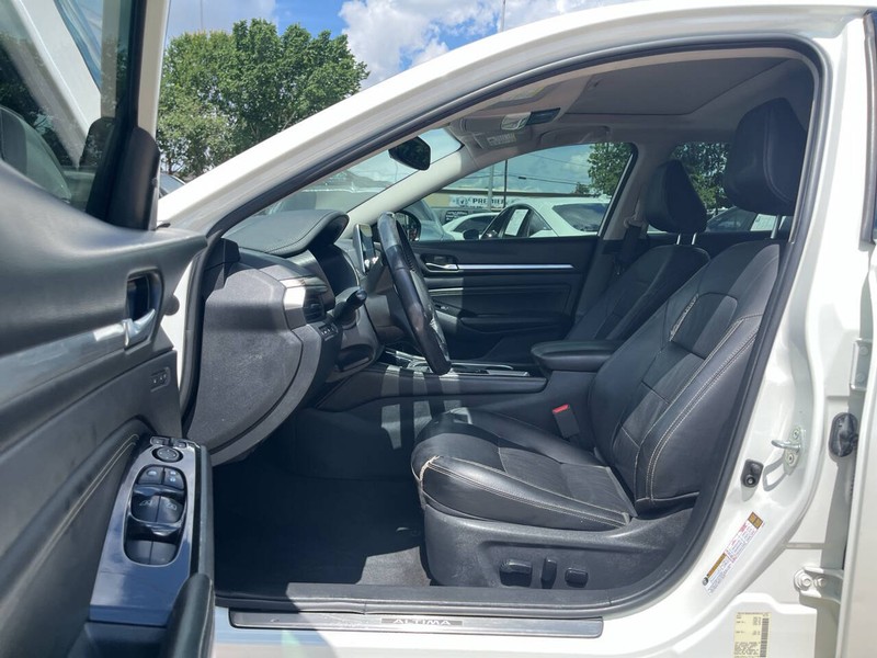 Nissan Altima Vehicle Image 07