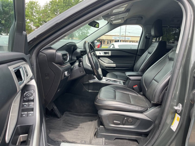 Ford Explorer Vehicle Image 07