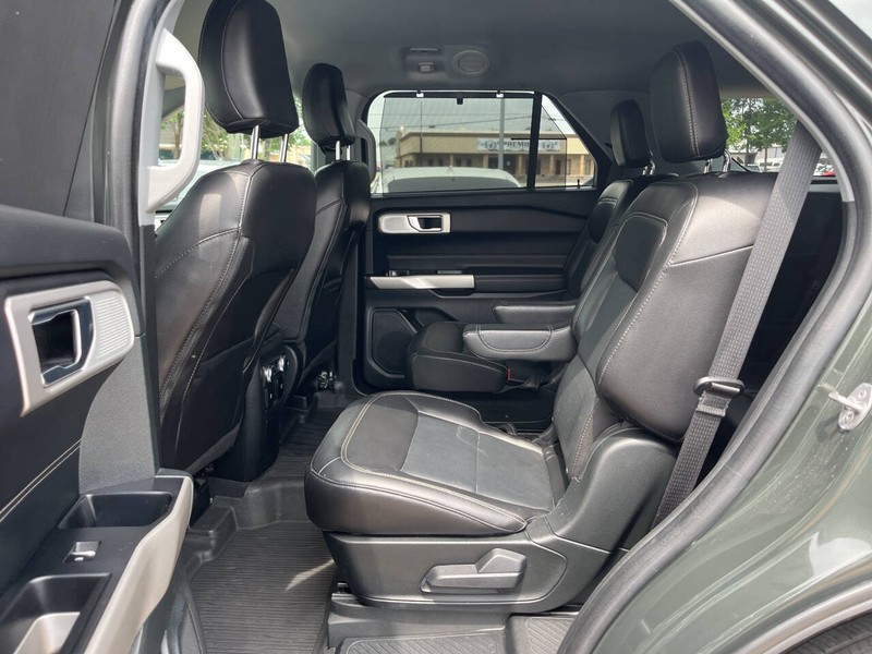 Ford Explorer Vehicle Image 08