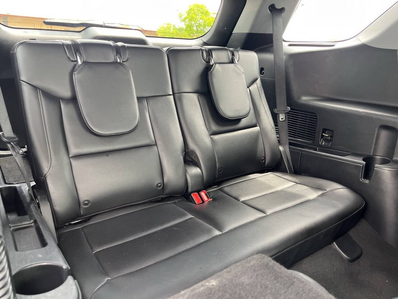 Ford Explorer Vehicle Image 12