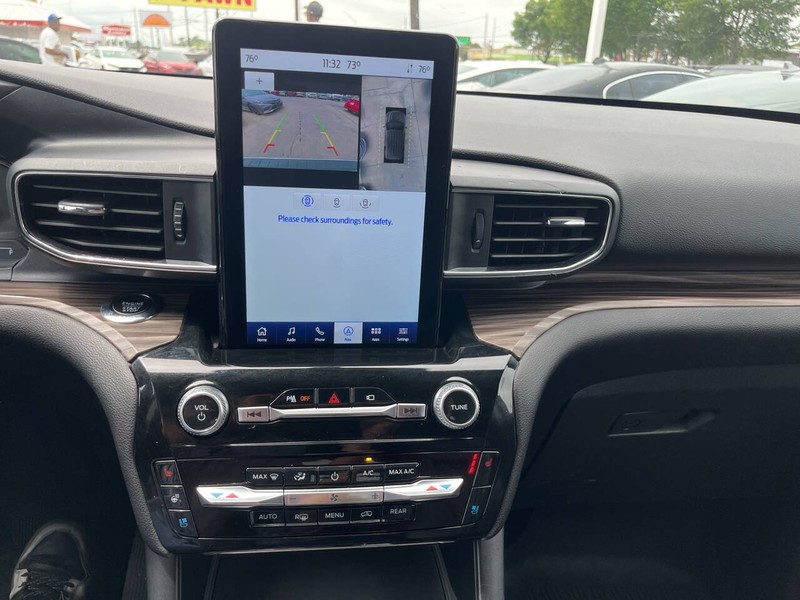 Ford Explorer Vehicle Image 14