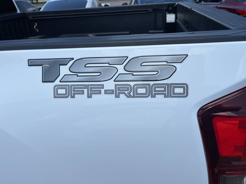 Toyota Tacoma 2WD Vehicle Image 09