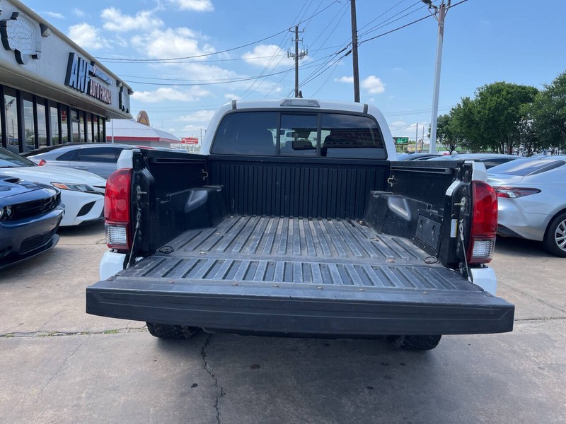 Toyota Tacoma 2WD Vehicle Image 10