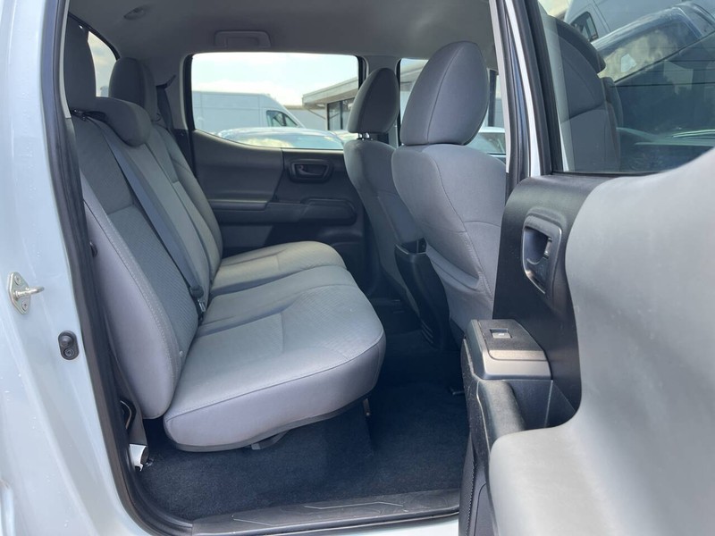 Toyota Tacoma 2WD Vehicle Image 11