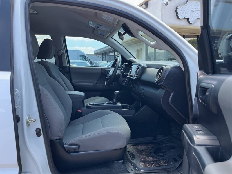 Toyota Tacoma 2WD Vehicle Image 12
